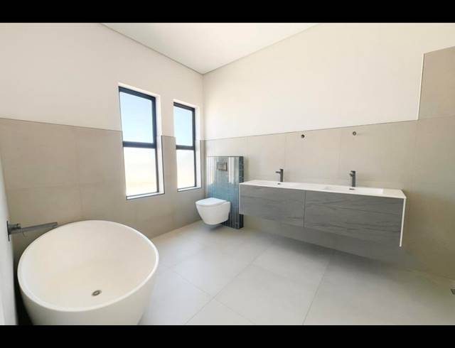 4 BEDROOM FREESTANDING FOR SALE IN SANDOWN